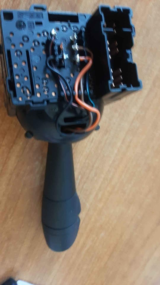 RENAULT SANDERO INDICATOR SWITCH. HL/HORN SW. BRAND NEW. FOR VARIOUS OTHER CARS. - Private Seller