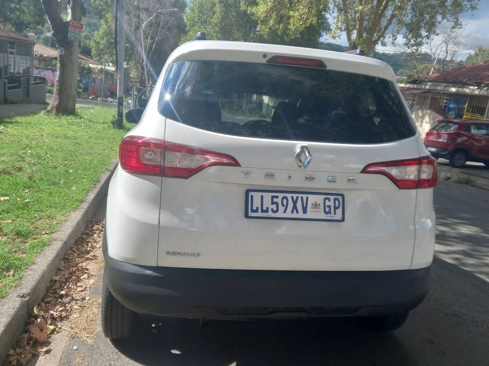 2023 Renault Triber 1.0 Petrol, Manual White, 29000kms,