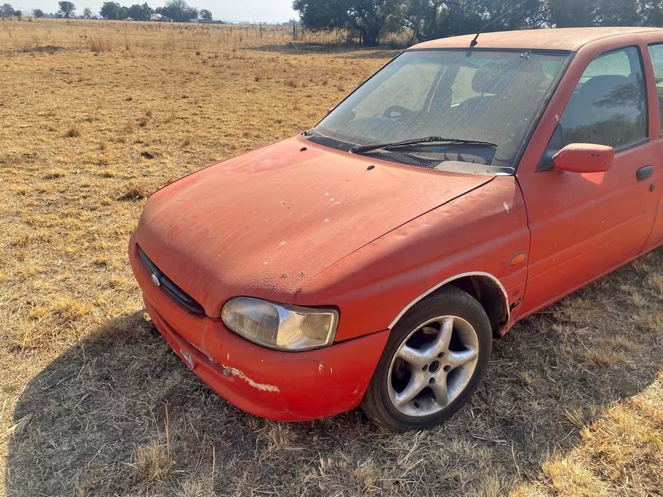 Left fender Ford Escort 1998 stripping for spares - Private Seller Left fender Ford Escort 1998 stripping for spares - Private Seller
