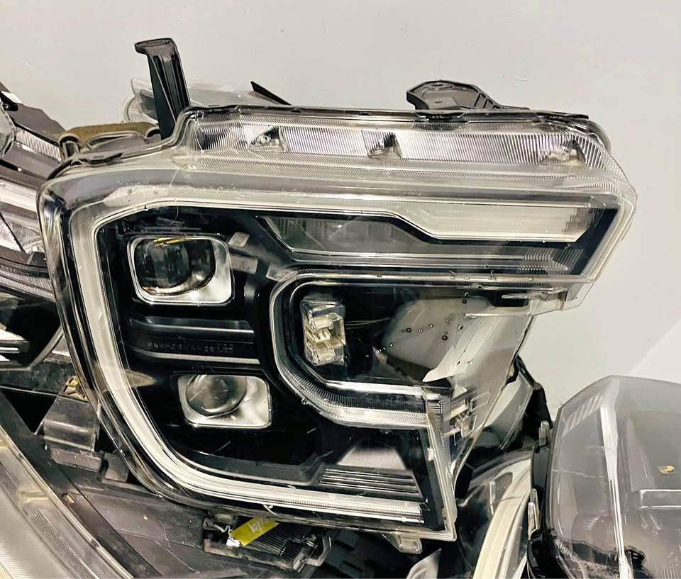 Ford Ranger Raptor LED HEADLIGHT - Private Seller Ford Ranger Raptor LED HEADLIGHT - Private Seller