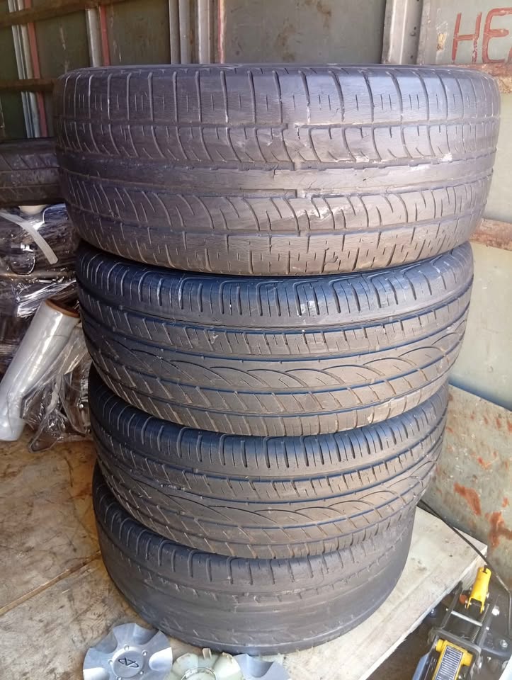 Dodge caliber 4 set of  17 inch rims and tyres