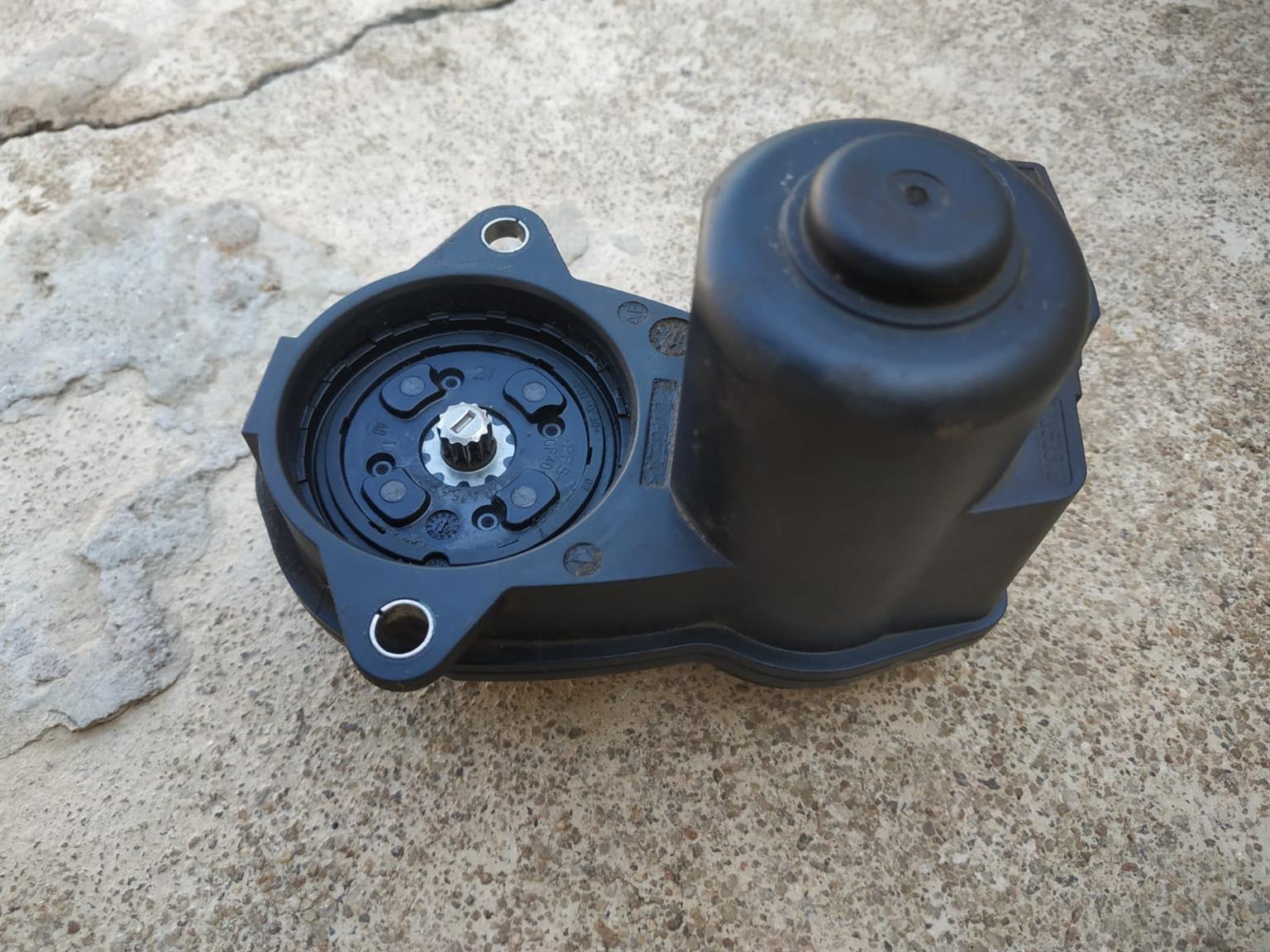 Renault Kadjar, Nissan X trail, Qashqai Electronic parking brake caliper actuato - Private Seller Renault Kadjar, Nissan X trail, Qashqai Electronic parking brake caliper actuato - Private Seller