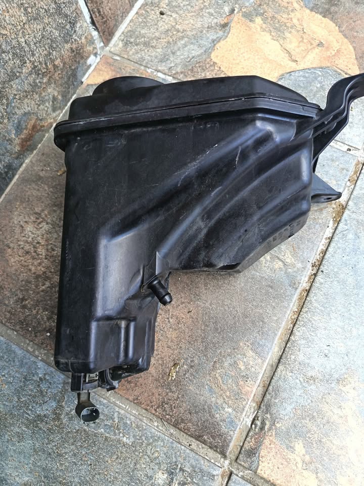 2005-2011 BMW EXPANSION TANK/RADIATOR WATER BOTTLE/RESERVOIR AVAILABLE FOR SALE - Private Seller 2005-2011 BMW EXPANSION TANK/RADIATOR WATER BOTTLE/RESERVOIR AVAILABLE FOR SALE - Private Seller