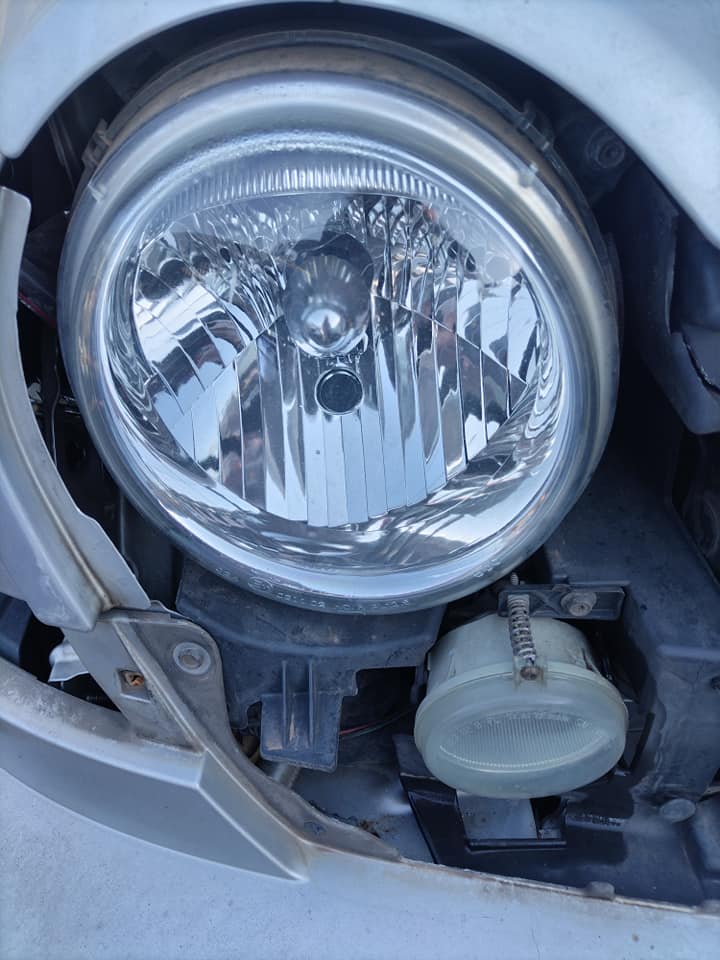 Jeep limited 3.7l r/F headlight Call or WhatsApp me - Private Seller Jeep limited 3.7l r/F headlight Call or WhatsApp me - Private Seller