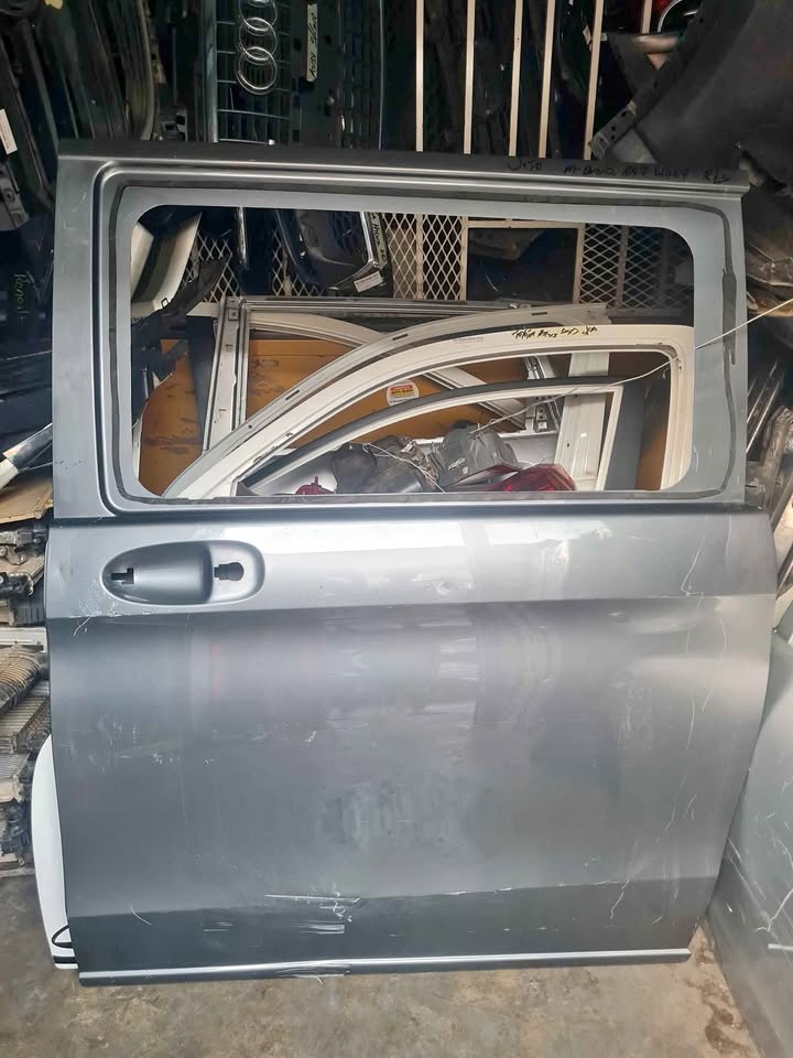 Door Mercedes Vito W447 Used Auto Body Spare Parts at Sema Spare Center. - Private Seller Door Mercedes Vito W447 Used Auto Body Spare Parts at Sema Spare Center. - Private Seller