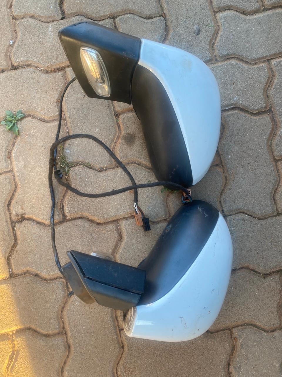 Peugeot 207 left and right mirror for sale in good condition - Private Seller Peugeot 207 left and right mirror for sale in good condition - Private Seller