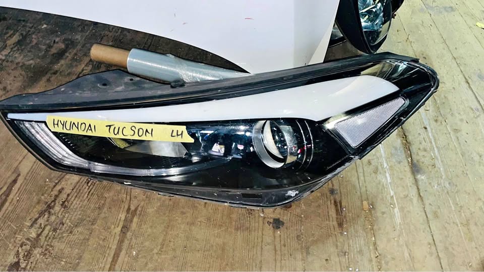 Hyundai Tucson headlight - Private Seller Hyundai Tucson headlight - Private Seller
