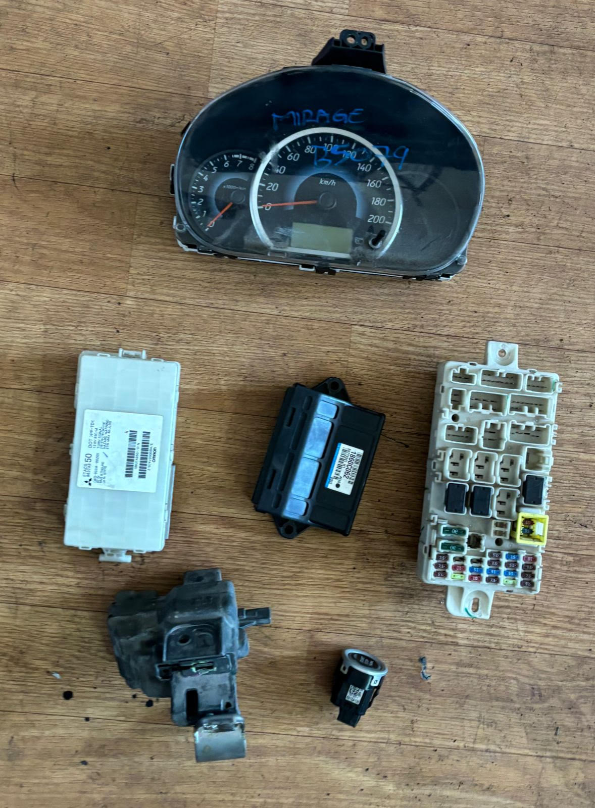 Mitsubishi Mirage 1.2lt 2016 (NO KEY) ecu set - Private Seller