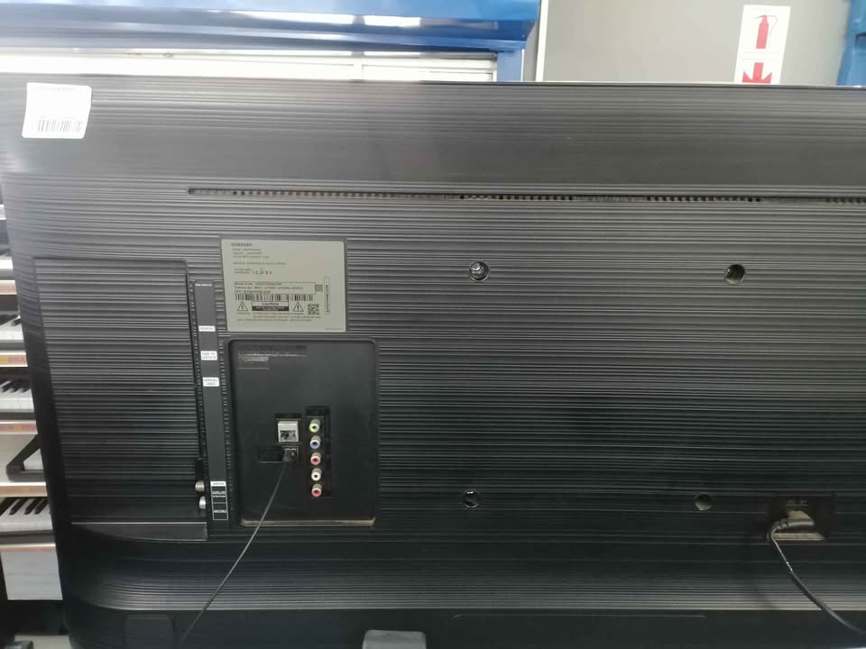 SAMSUNG 43" SMART TV