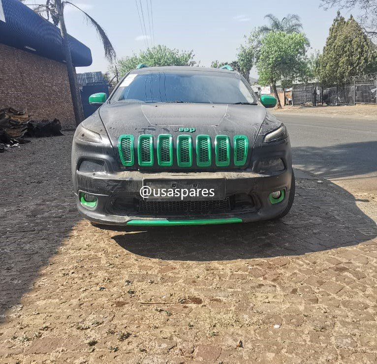 2014 Jeep cherokee 3.2 kl automatic petrol - Private Seller 2014 Jeep cherokee 3.2 kl automatic petrol - Private Seller