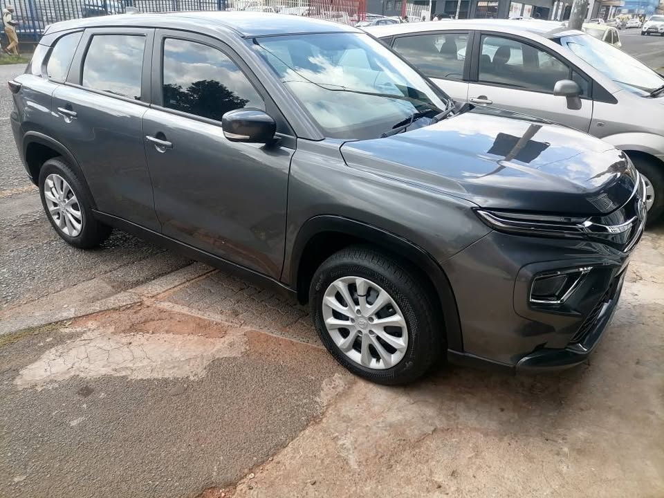 2024 Toyota Urban Cruiser 1.5xs SUV with a nice interior seat and Service book and spare key Reserve