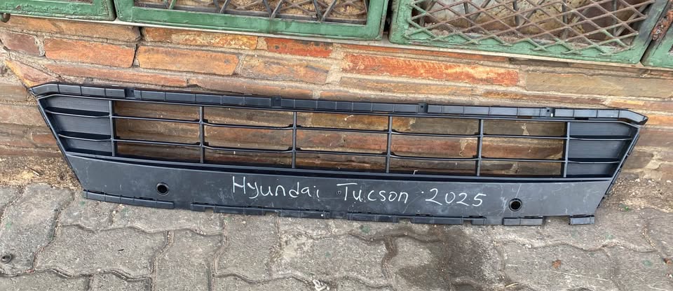 Hyundai Tucson 2025 facelift Center Grill Call or dm - Private Seller Hyundai Tucson 2025 facelift Center Grill Call or dm - Private Seller