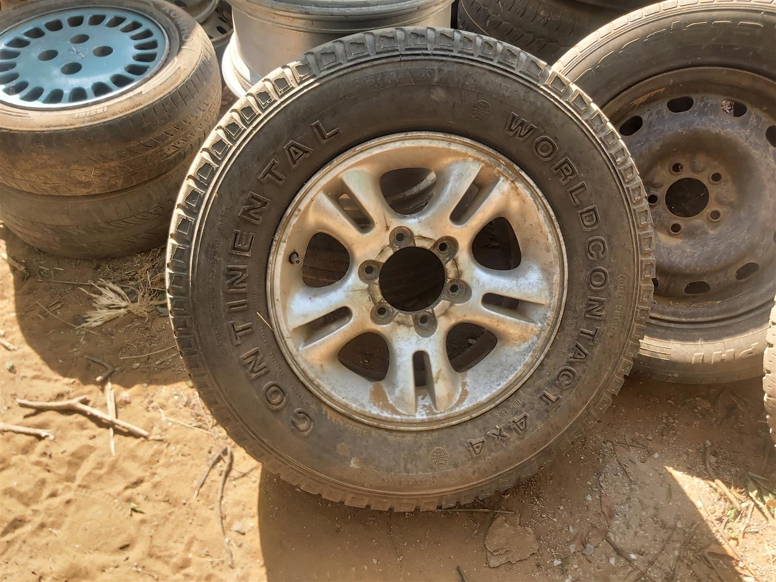 Rim and tyre ssangyoung Musso 16 - Private Seller