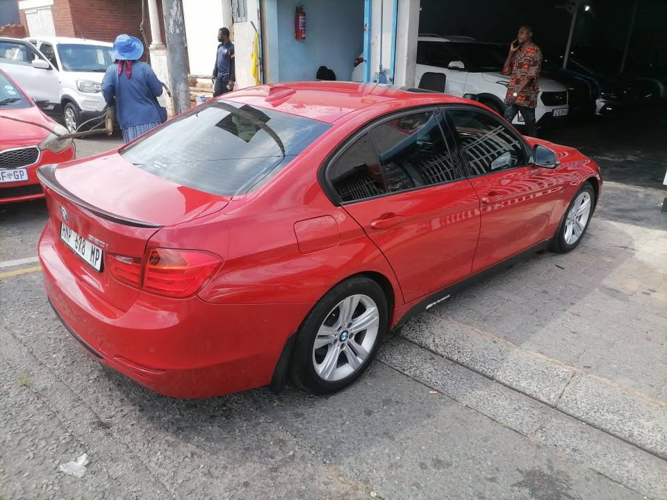 2012 BMW 320I F30 M-Sport Manual Sunroof leather seat and Reserve Sensor