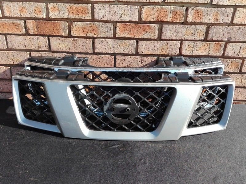 Nissan Navara Main Grill - Private Seller Nissan Navara Main Grill - Private Seller