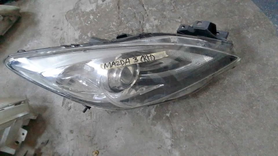 MAZDA 3 headlights - Private Seller MAZDA 3 headlights - Private Seller