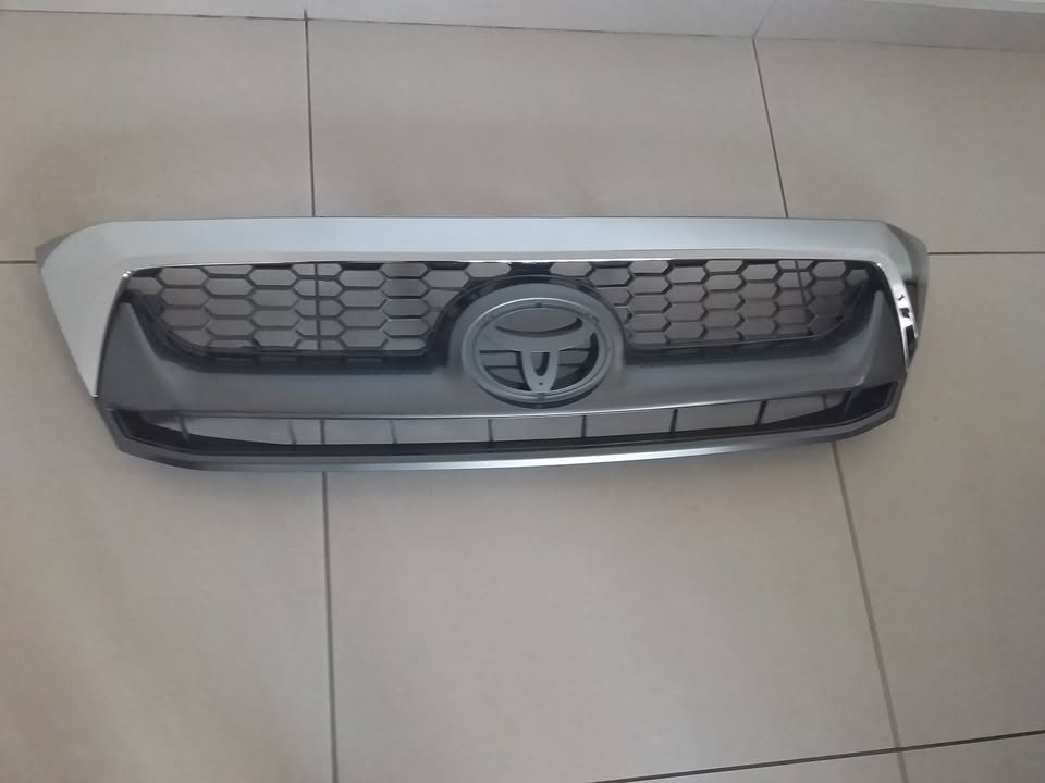 TOYOTA HILUX D4D-VVTI 09/11 BRAND NEW FRONT GRILLES FOR SALE