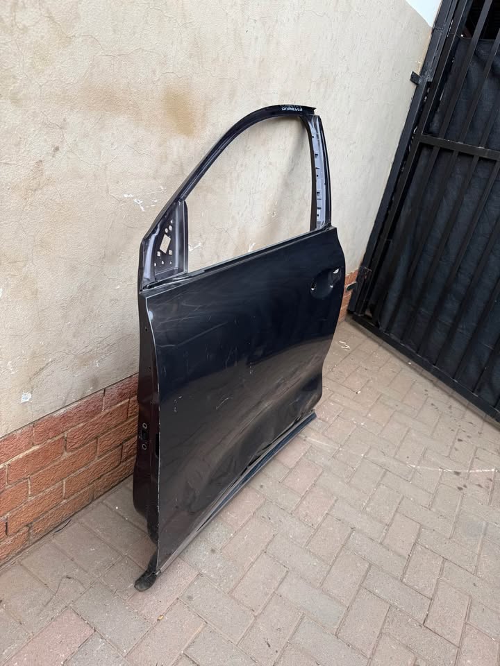 Kia Sorento Left Front Door - Private Seller Kia Sorento Left Front Door - Private Seller