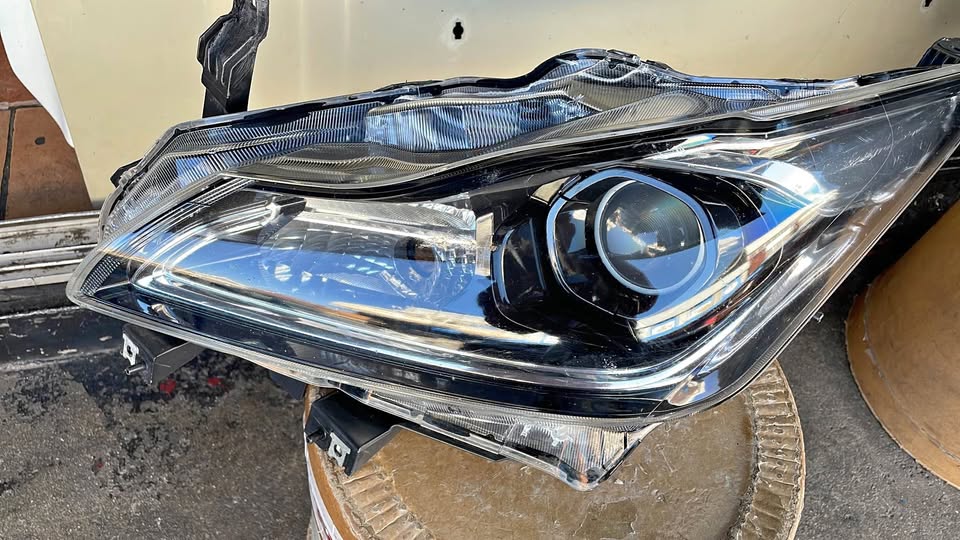 Toyota starlet headlight left side - Private Seller Toyota starlet headlight left side - Private Seller