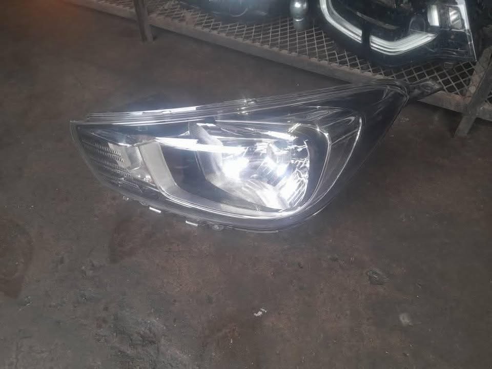 KIA PEGAS LEFT HEADLIGHT AVAILABLE - Private Seller KIA PEGAS LEFT HEADLIGHT AVAILABLE - Private Seller