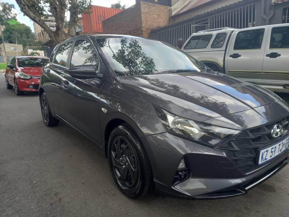 2023 Hyundai i20 Hatchback Grey, 1.2 Petrol, Manual Transmission,  29000kms,