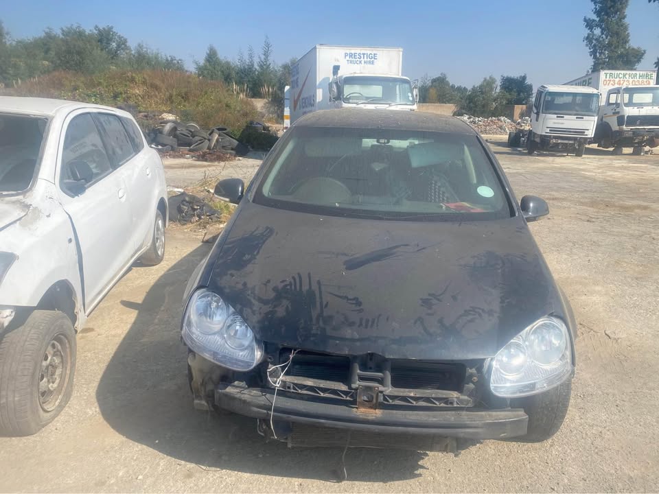 vw golf 5 1.6 stripping for spares - Private Seller