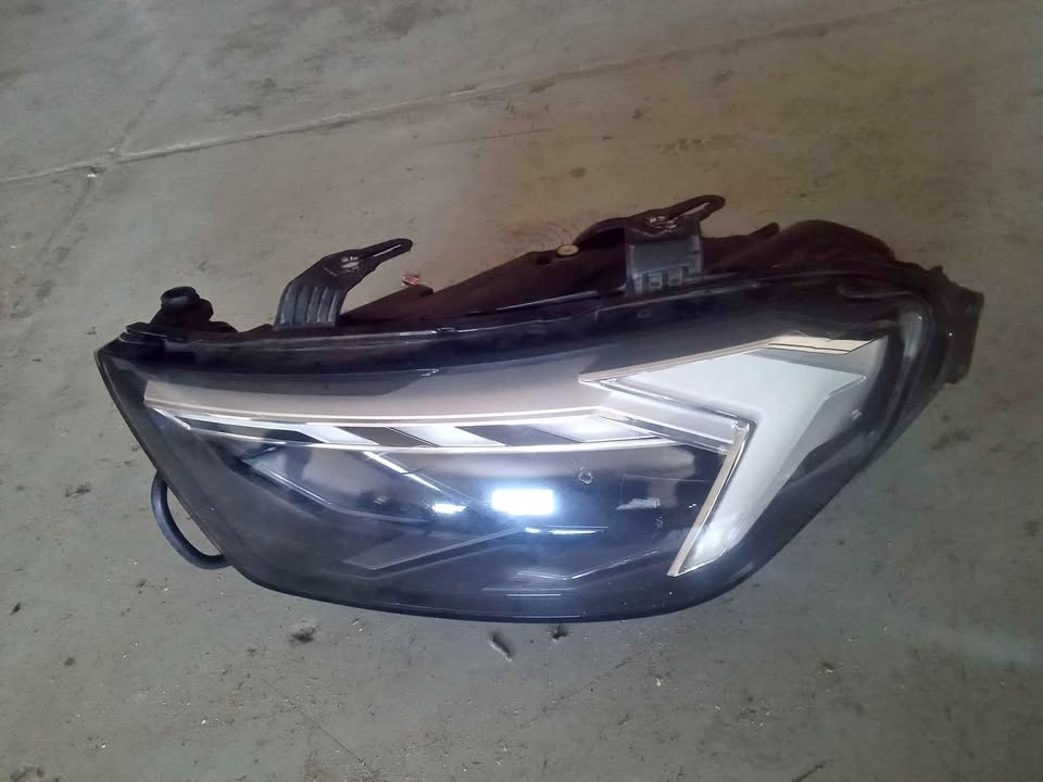 Audi A1 Left headlight