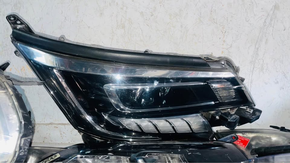 Toyota HiAce headlight 2018/20 - Private Seller Toyota HiAce headlight 2018/20 - Private Seller