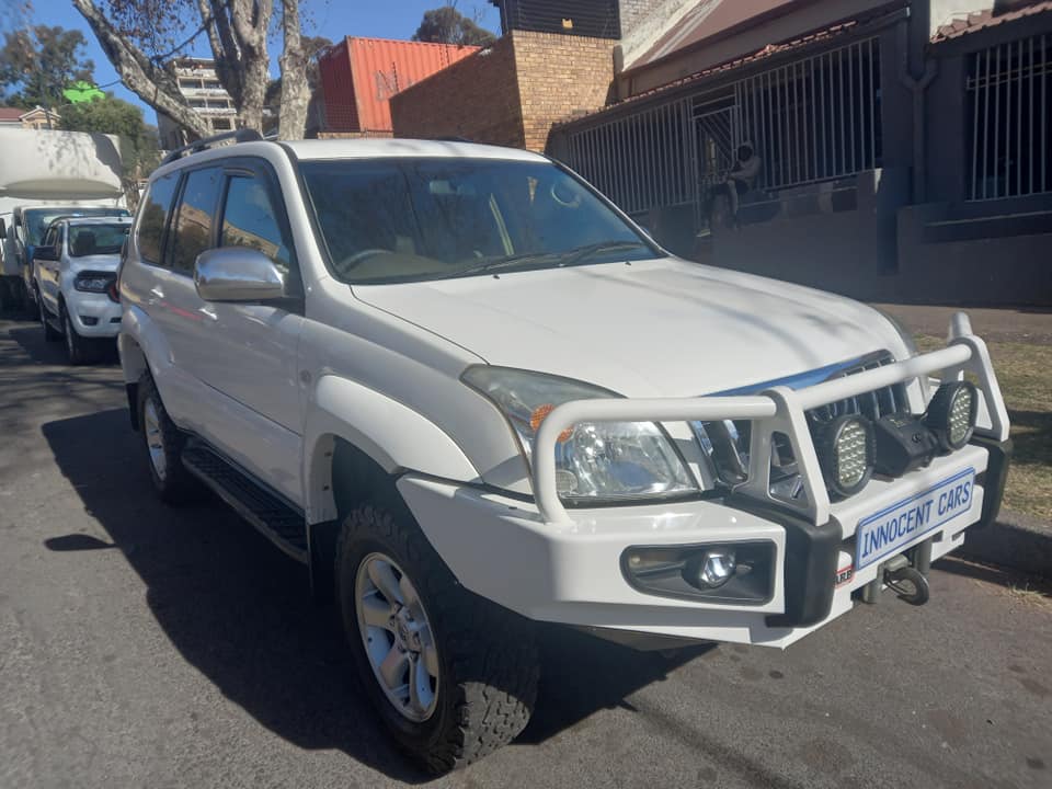 2003 TOYOTA PRADO LAND CRUISER SUV, 4.0 ENGINE PETROL, AUTOMATIC, WHITE COLOR, 185000KMS