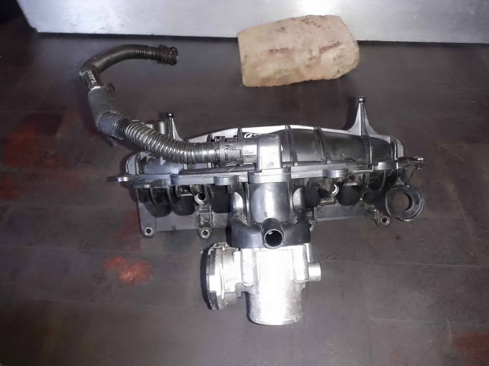 VOLVO V60 2012 INTAKE MANIFOLD AVAILABLE - Private Seller