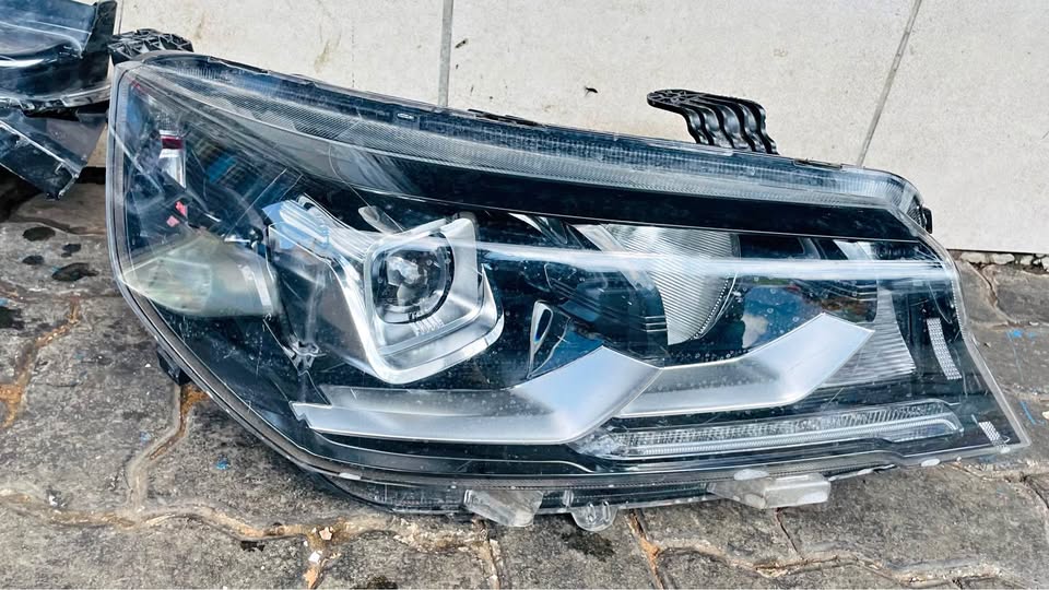 PEUGEOT LANDTREK LED HEADLIGHT - Private Seller PEUGEOT LANDTREK LED HEADLIGHT - Private Seller