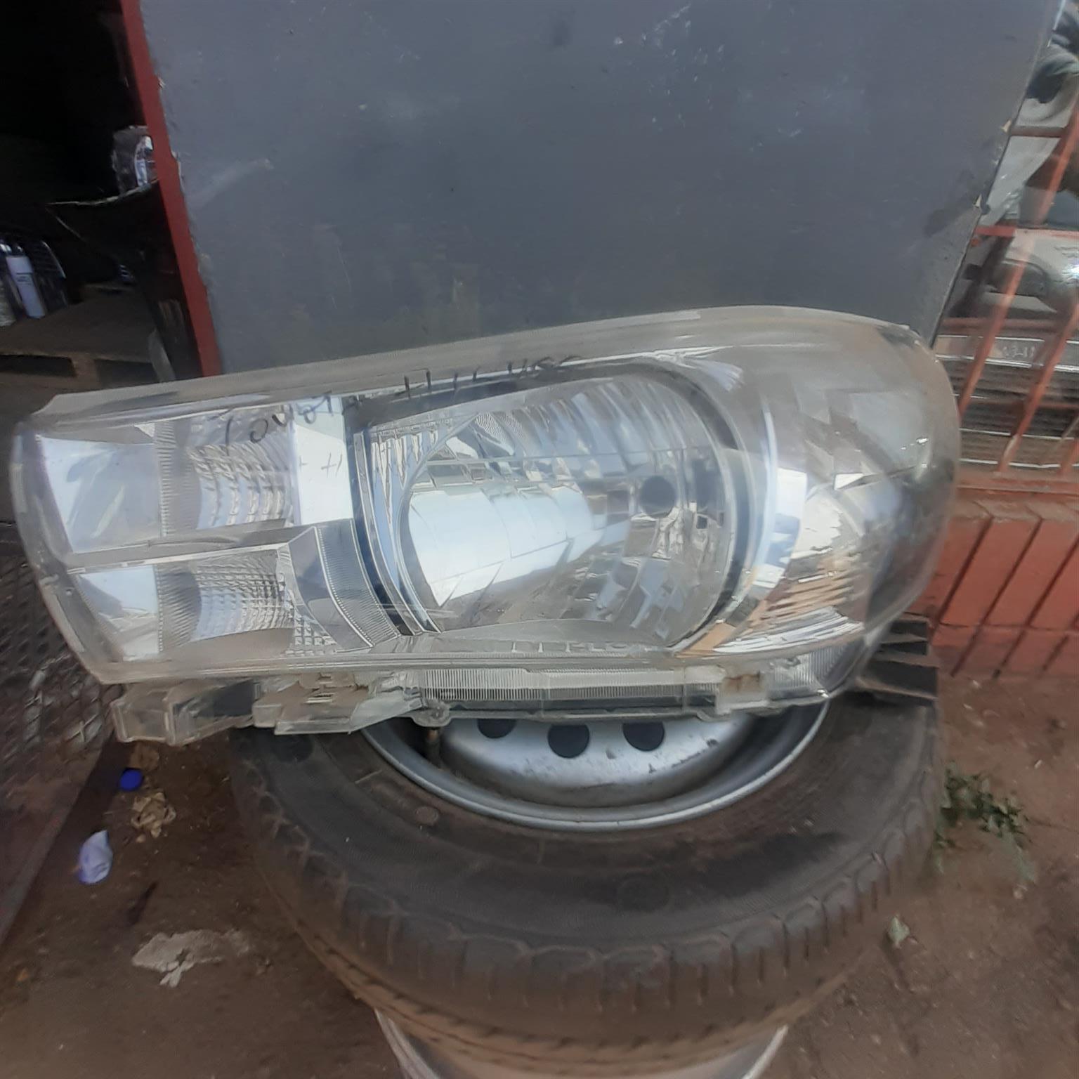 TOYOTA HILUX HEADLIGHT FOR SALE DELIVERY AVAILABLE COUNTRY WIDE - Private Seller