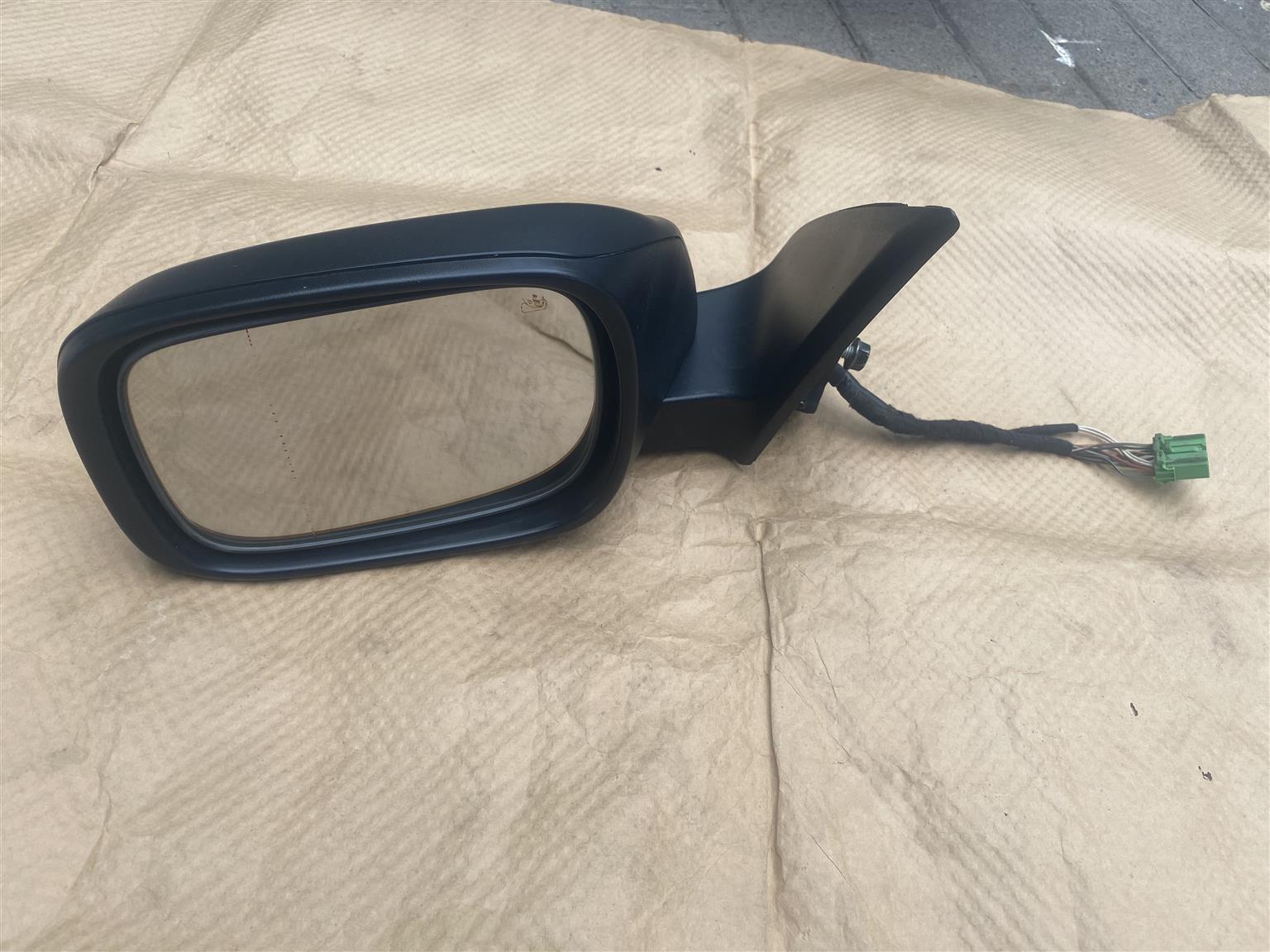 2005 VOLVO XC90 ELECTRONIC DOOR MIRROR WITH BLIND SPOT LEFT SIDE FOR SALE - Private Seller 2005 VOLVO XC90 ELECTRONIC DOOR MIRROR WITH BLIND SPOT LEFT SIDE FOR SALE - Private Seller