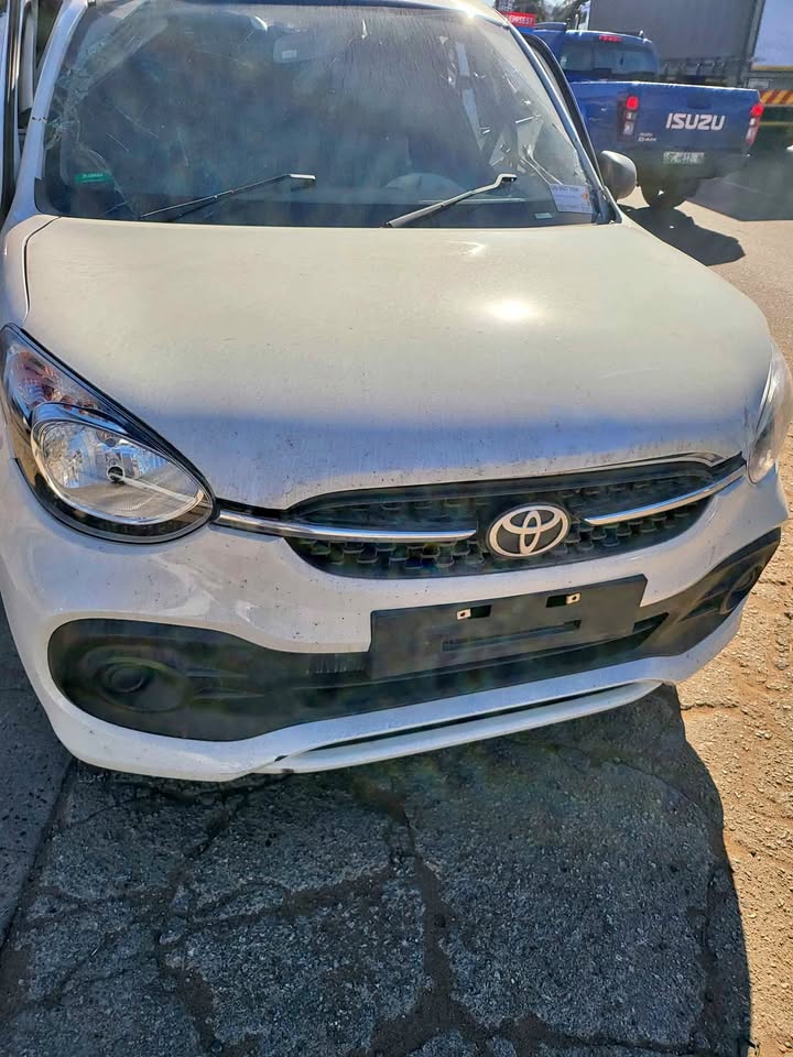 Toyota vitz stripping for spares - Private Seller