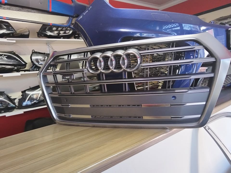 2019 AUDI Q5 FRONT BUMPER MAIN GRILL SUPER CLEAN FOR SALE - Private Seller 2019 AUDI Q5 FRONT BUMPER MAIN GRILL SUPER CLEAN FOR SALE - Private Seller
