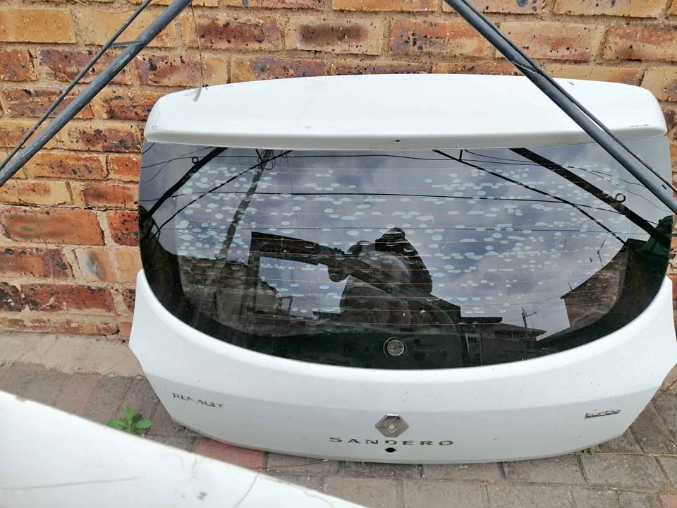 Renault Sandero boot for sale - Private Seller Renault Sandero boot for sale - Private Seller