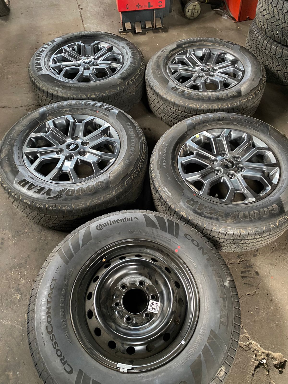 18inch Ford Everest/Wildtrack/T6 original mags with 255/60/18 Goodyear Wrangler - Private Seller 18inch Ford Everest/Wildtrack/T6 original mags with 255/60/18 Goodyear Wrangler - Private Seller