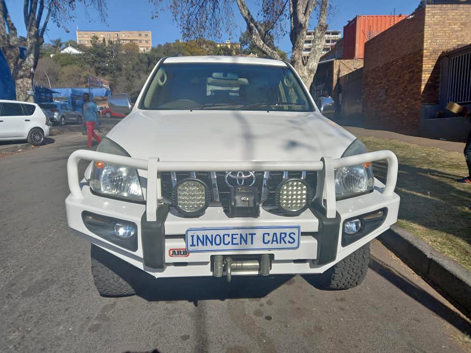 2003 TOYOTA PRADO LAND CRUISER SUV, 4.0 ENGINE PETROL, AUTOMATIC, WHITE COLOR, 185000KMS