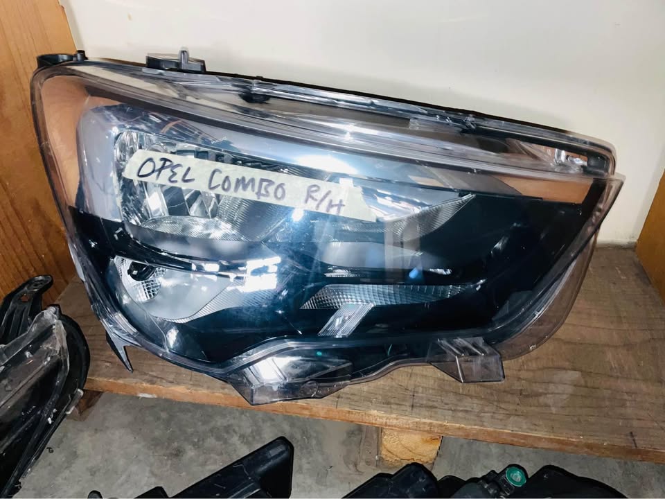 Opel Combo headlight - Private Seller Opel Combo headlight - Private Seller