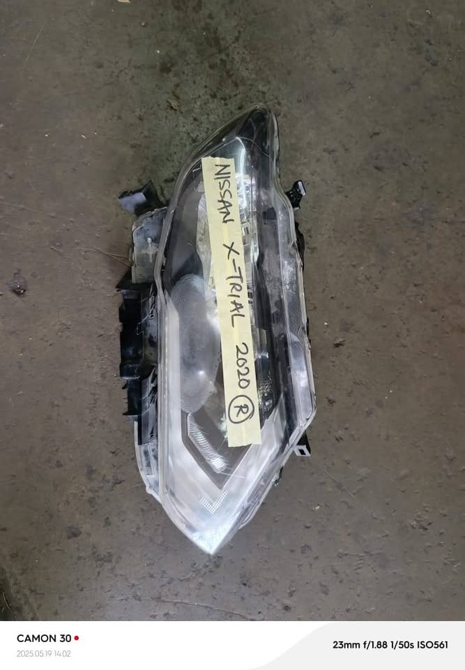 Nissan X_Trail 2020 Headlight - Private Seller Nissan X_Trail 2020 Headlight - Private Seller