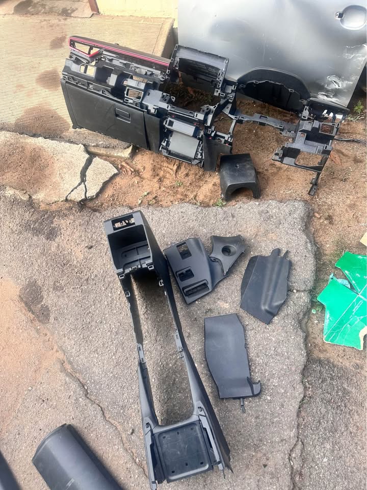 Toyota Corolla Cross centre console - Private Seller Toyota Corolla Cross centre console - Private Seller