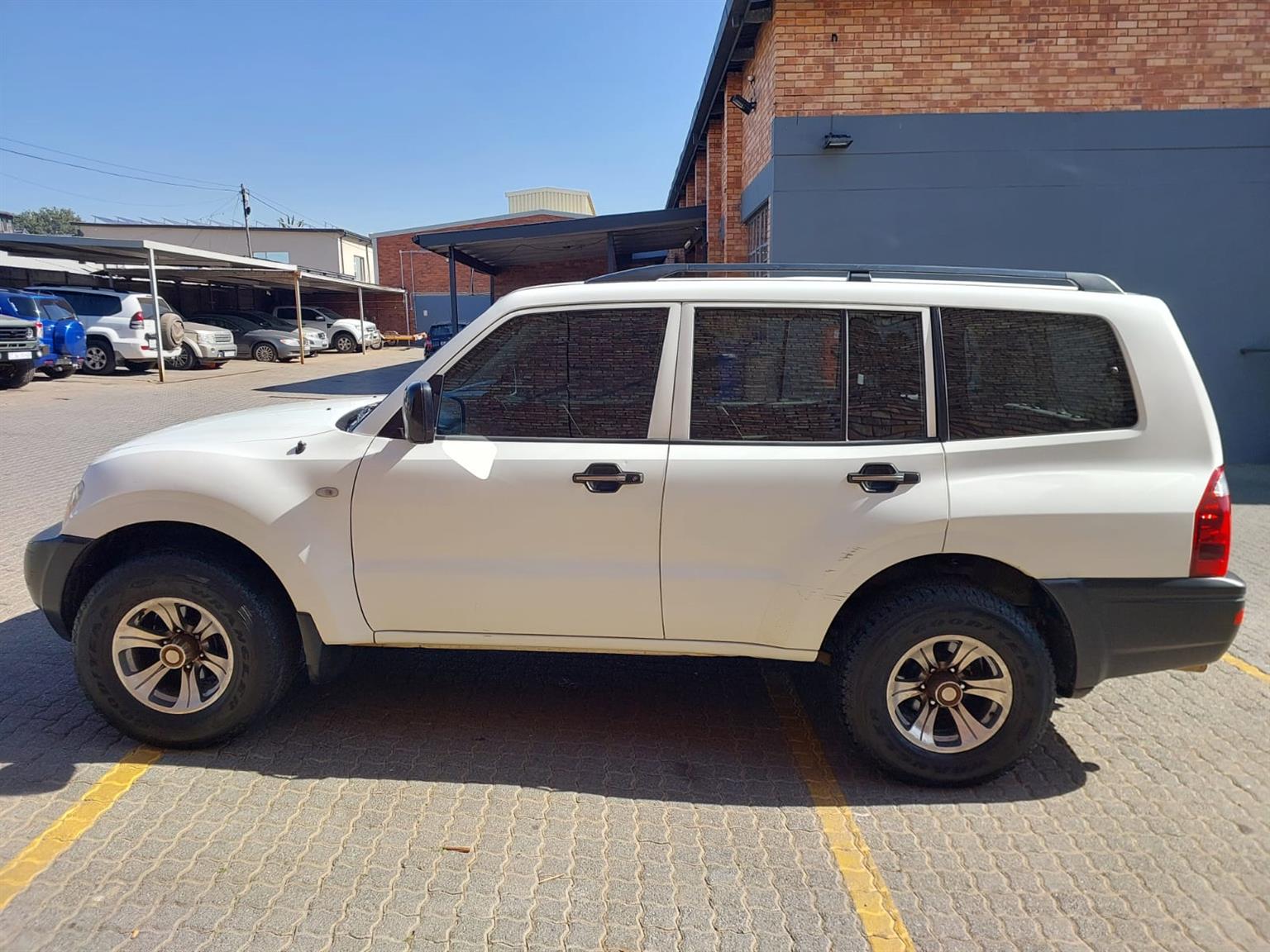 Used 2006 Mitsubishi Pajero 5-door 3.2DI-D GLX - Private Seller Used 2006 Mitsubishi Pajero 5-door 3.2DI-D GLX - Private Seller