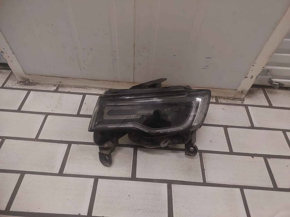 JEEP sherlok headlight left side - Private Seller JEEP sherlok headlight left side - Private Seller