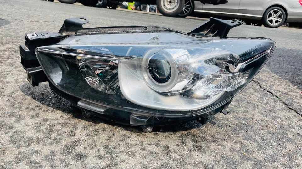 Mazda CX-5 headlight 2014/16 - Private Seller