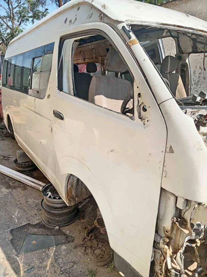 Toyota Quantum 2.7 2tr right front door - Private Seller