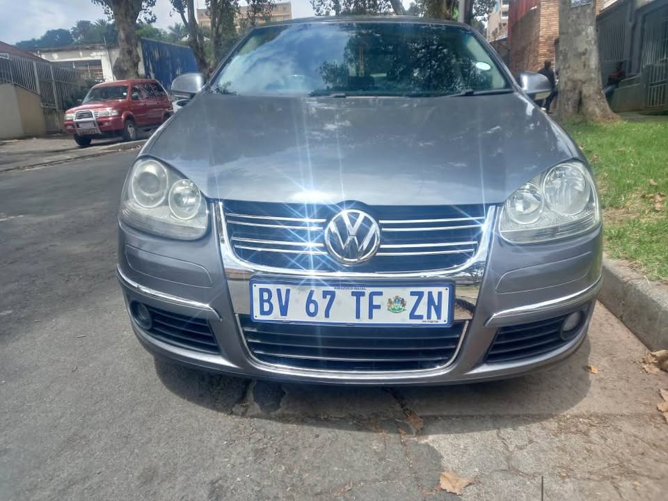 2011 VW Jetta 5 TSI 1.4 Manual, Grey, 98000kms,Leather Seats, Sunroof.