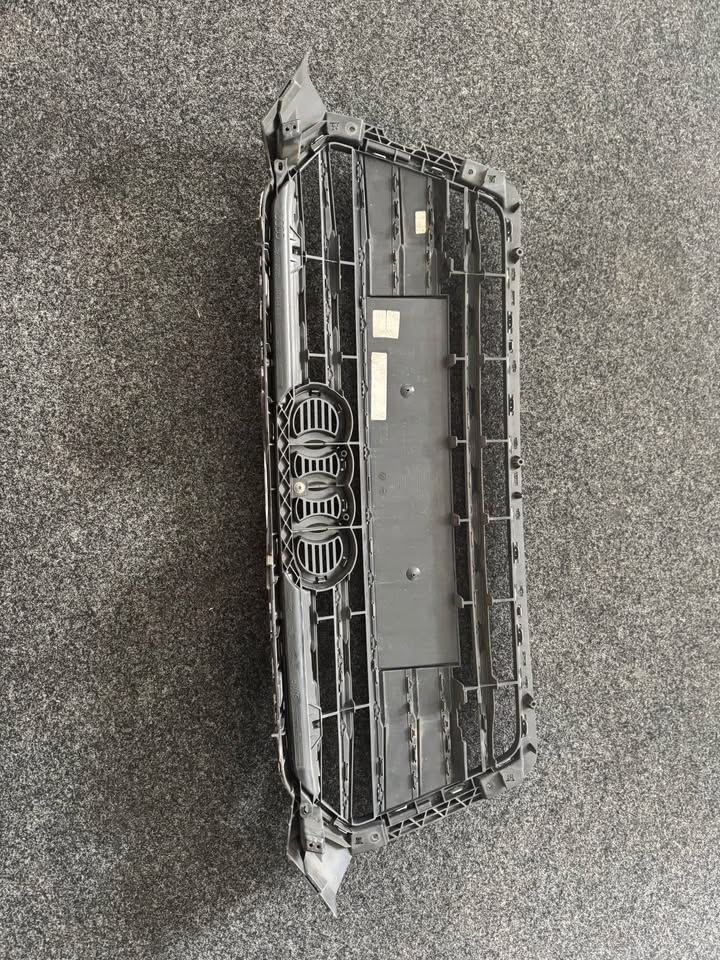 Audi A4-A5 S-line Grill 2016-2018 - Private Seller Audi A4-A5 S-line Grill 2016-2018 - Private Seller
