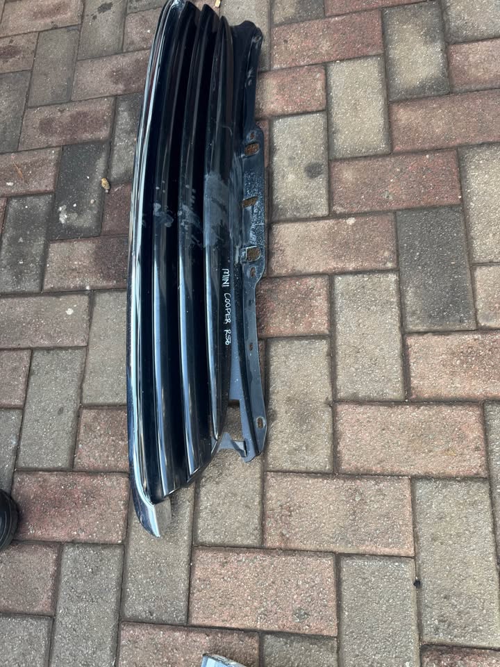 Mini Cooper R56 Main Front Bumper Grill - Private Seller Mini Cooper R56 Main Front Bumper Grill - Private Seller