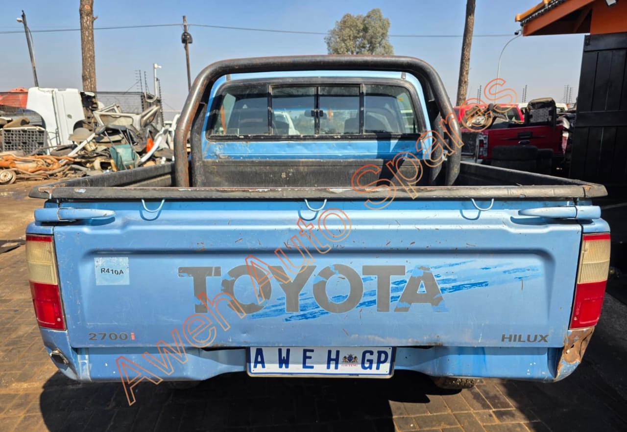 Toyota Hilux 2700i 3RZ 4x2 Stripping For Spares - Private Seller