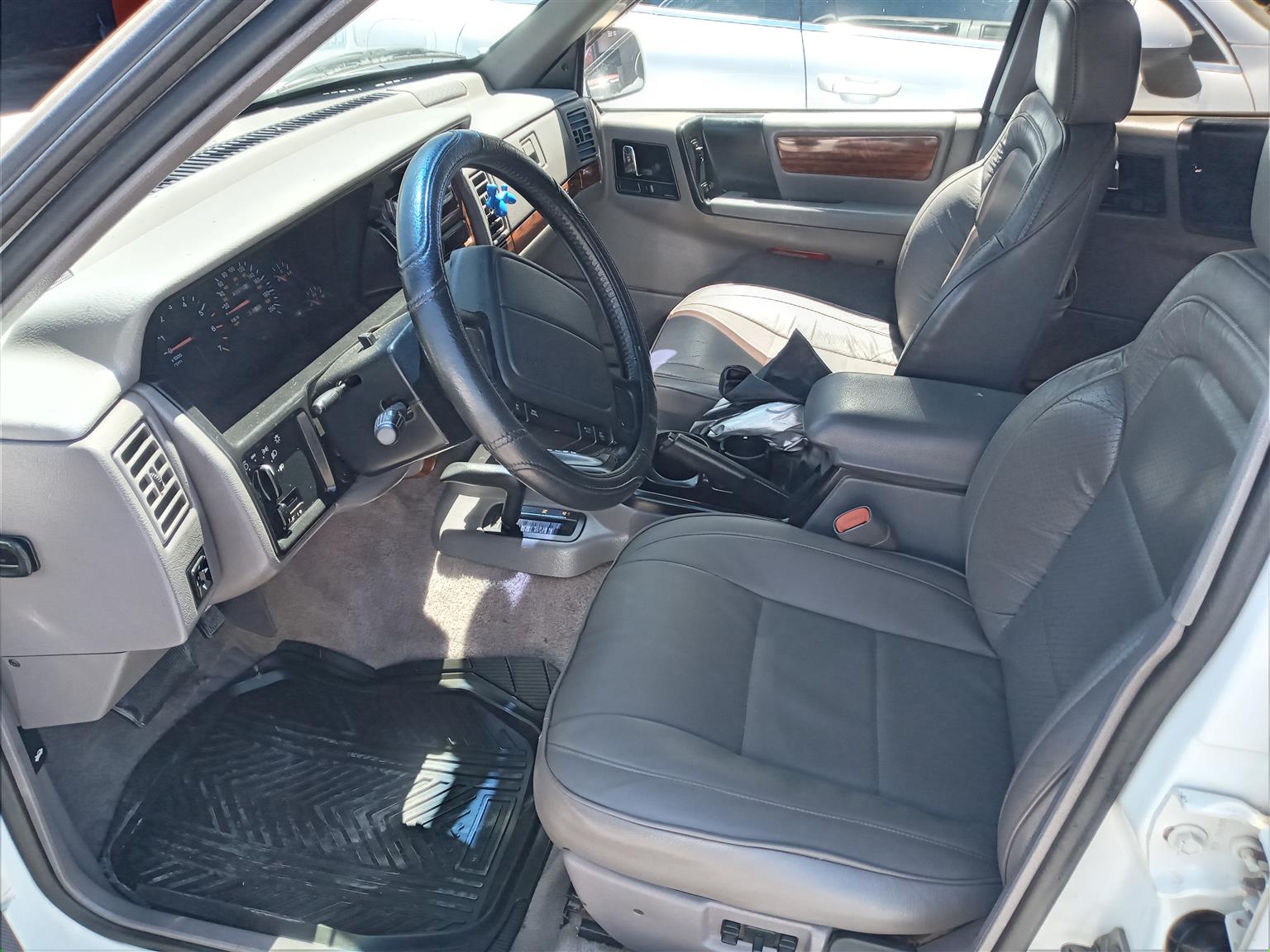 One of a kind 1993 Rob Greene Jeep Grand Cherokee, 5,2 V8 Magnum